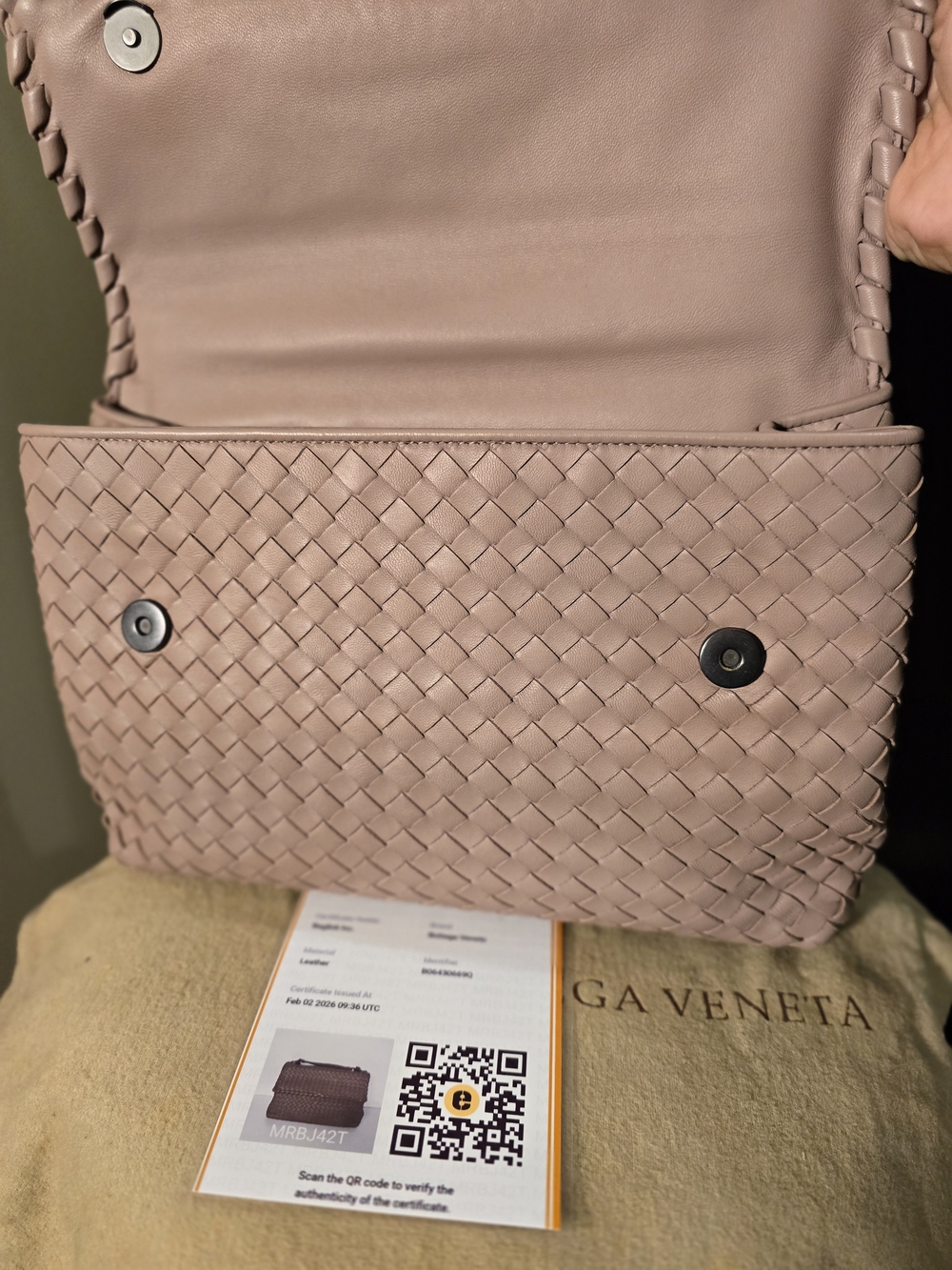 💯 Authentic Bottega Veneta Mauve Intrecciato Leather Bag Gold Chain w/COA - Picture 8 of 16